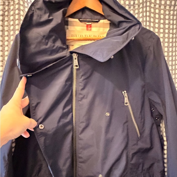 Burberry Navy Rain Coat w/ Foldaway Hood EUC, US Size 14 OFFERS ACCEPTED - Picture 3 of 10